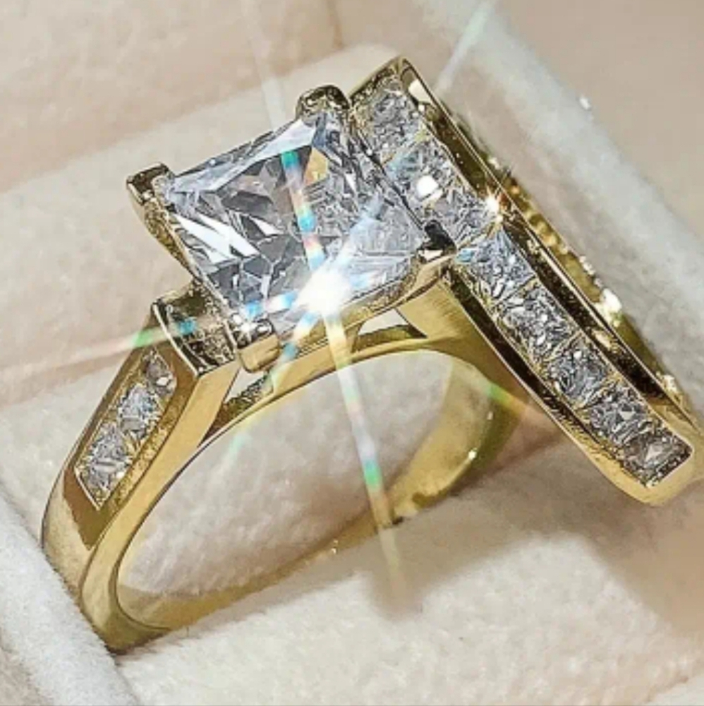 Beautiful zirconium women's ring set! Size 7